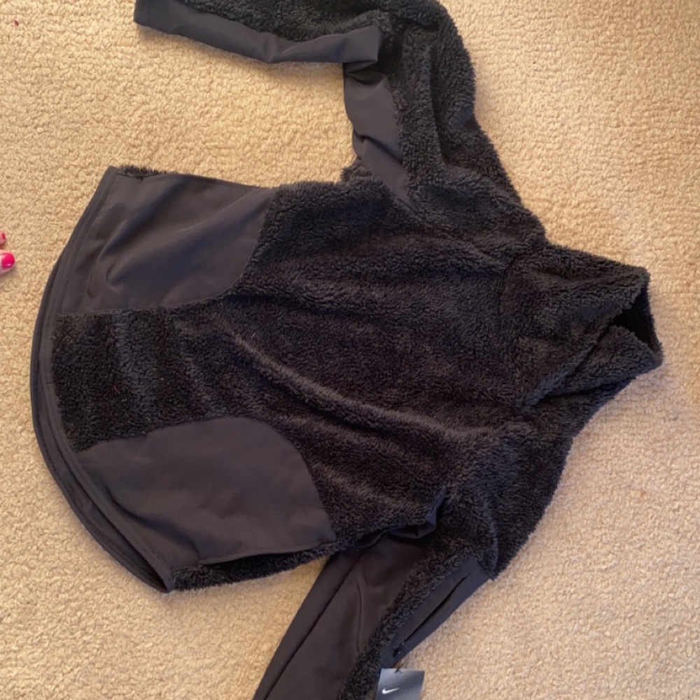 Nike top